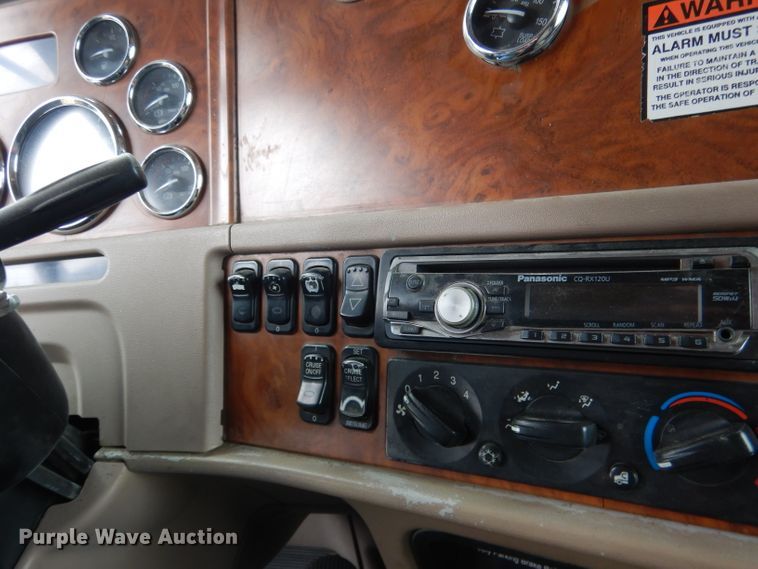 image for item DG5943 2006 Peterbilt 378 semi truck