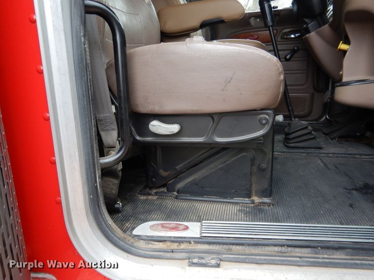 image for item DG5943 2006 Peterbilt 378 semi truck