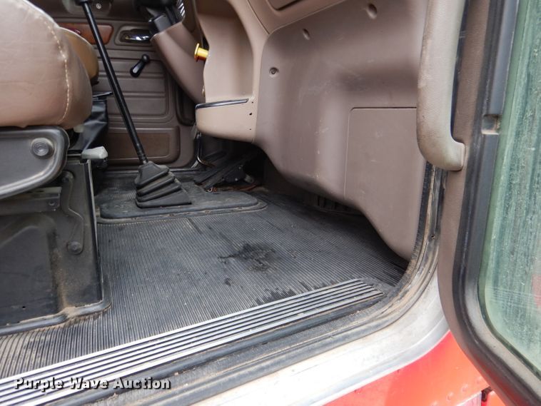 image for item DG5943 2006 Peterbilt 378 semi truck