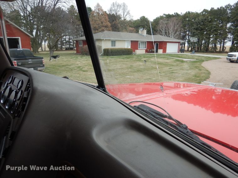 image for item DG5943 2006 Peterbilt 378 semi truck