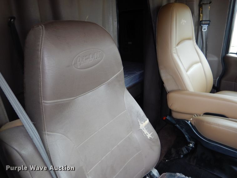 image for item DG5943 2006 Peterbilt 378 semi truck