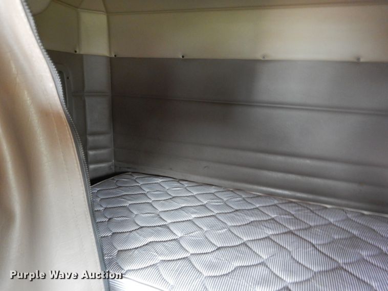 image for item DG5943 2006 Peterbilt 378 semi truck