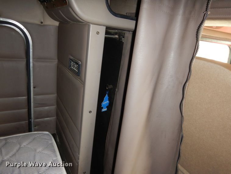 image for item DG5943 2006 Peterbilt 378 semi truck