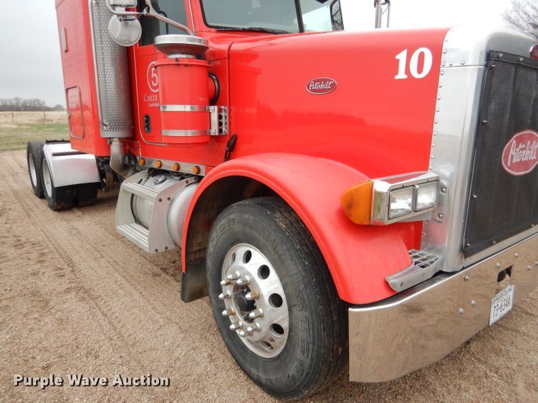 image for item DG5943 2006 Peterbilt 378 semi truck