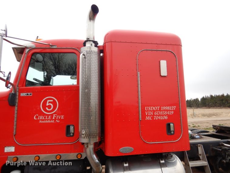 image for item DG5943 2006 Peterbilt 378 semi truck