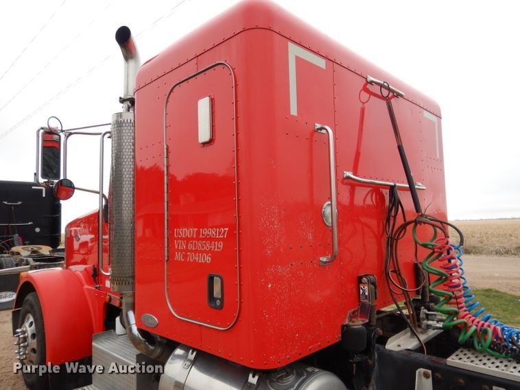 image for item DG5943 2006 Peterbilt 378 semi truck