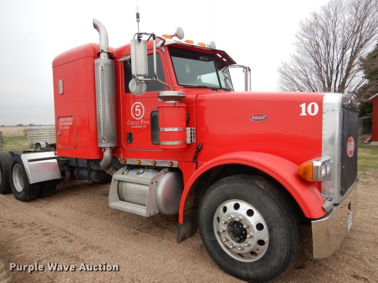 image for item DG5943 2006 Peterbilt 378 semi truck