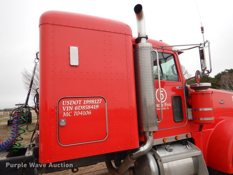 image for item DG5943 2006 Peterbilt 378 semi truck