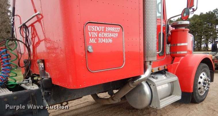 image for item DG5943 2006 Peterbilt 378 semi truck