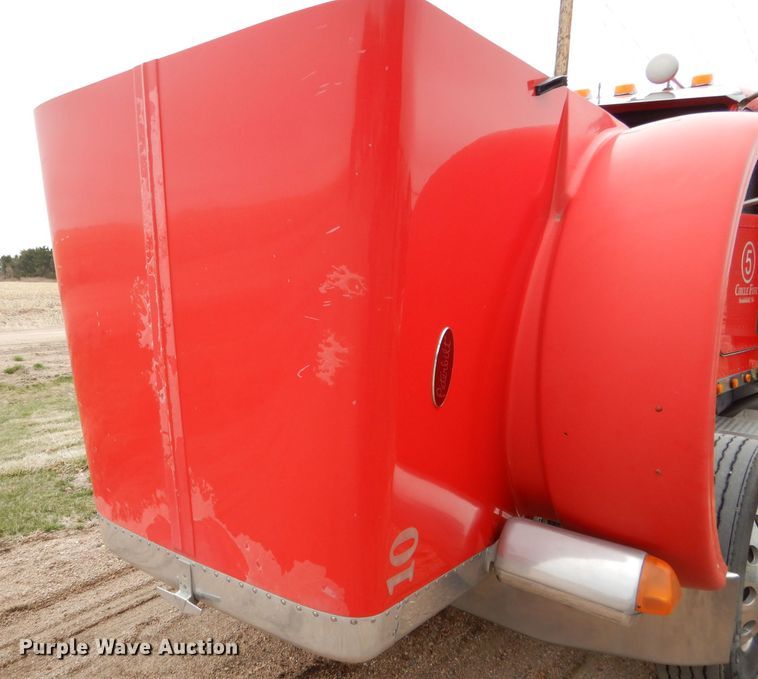 image for item DG5943 2006 Peterbilt 378 semi truck