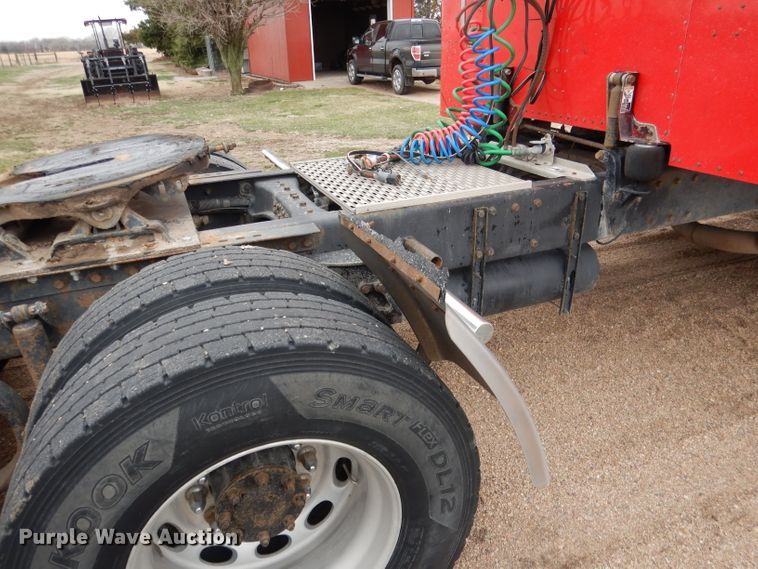 image for item DG5943 2006 Peterbilt 378 semi truck