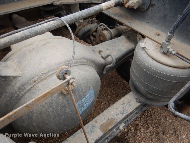 image for item DG5943 2006 Peterbilt 378 semi truck