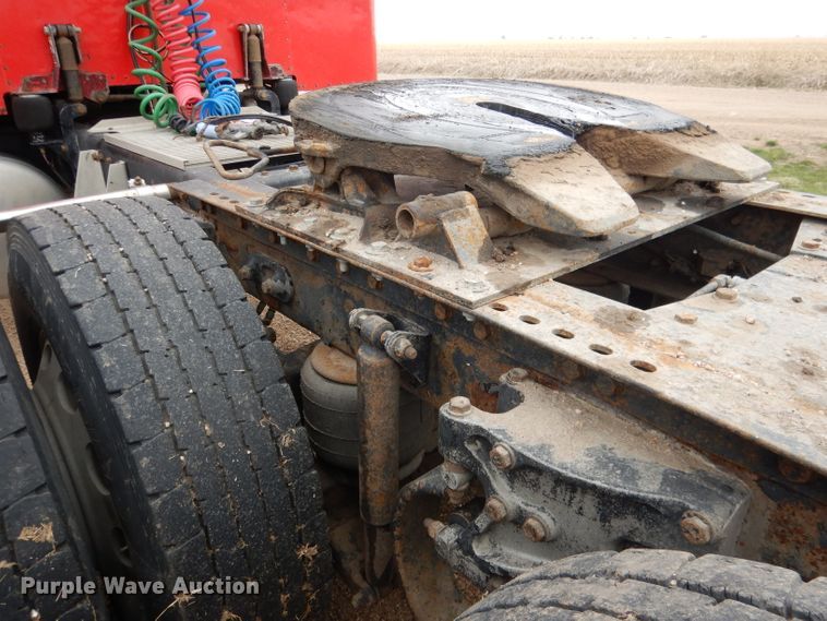 image for item DG5943 2006 Peterbilt 378 semi truck