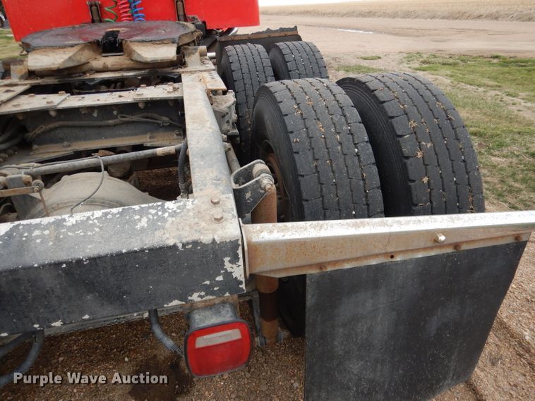 image for item DG5943 2006 Peterbilt 378 semi truck