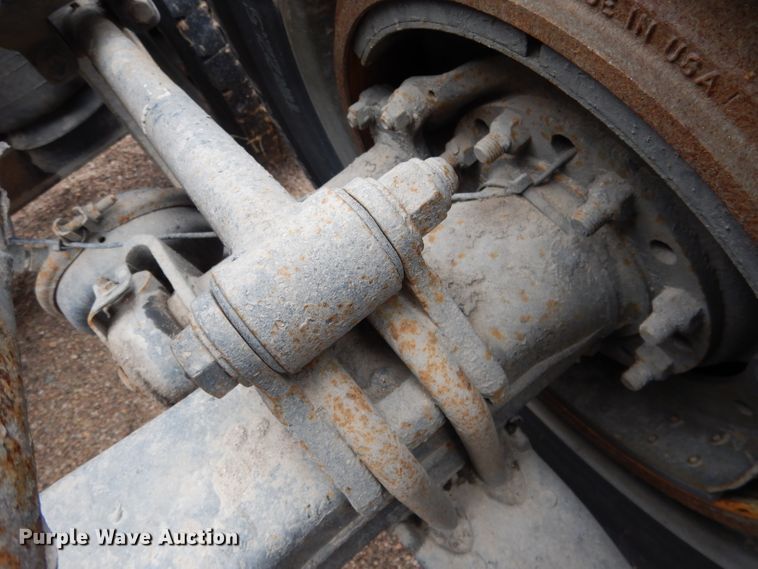 image for item DG5943 2006 Peterbilt 378 semi truck