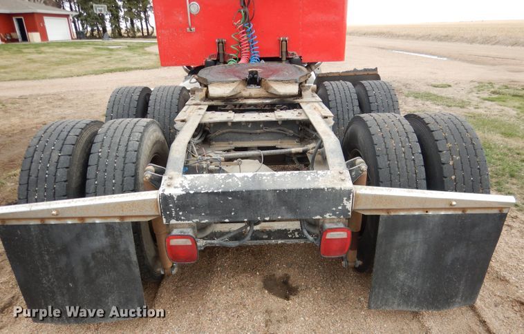 image for item DG5943 2006 Peterbilt 378 semi truck