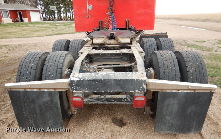 image for item DG5943 2006 Peterbilt 378 semi truck