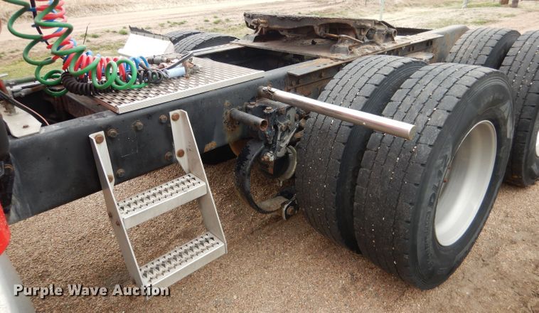 image for item DG5943 2006 Peterbilt 378 semi truck