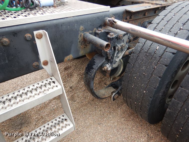 image for item DG5943 2006 Peterbilt 378 semi truck