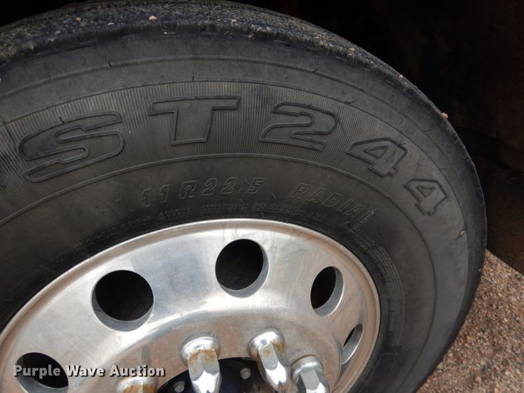 image for item DG5943 2006 Peterbilt 378 semi truck