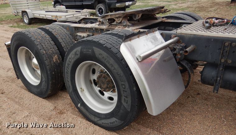 image for item DG5943 2006 Peterbilt 378 semi truck