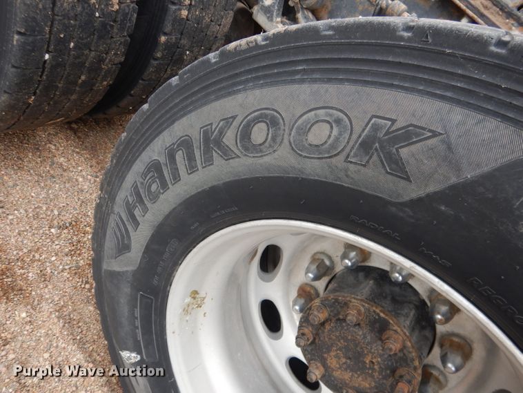 image for item DG5943 2006 Peterbilt 378 semi truck