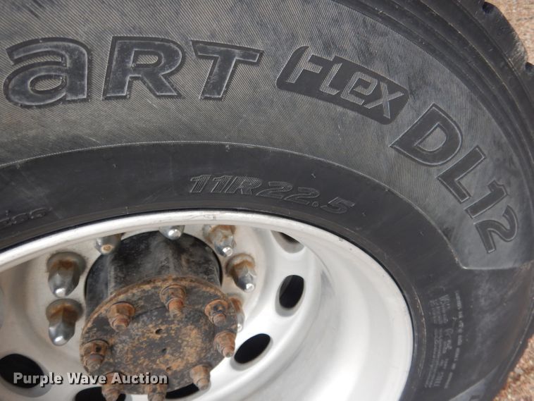 image for item DG5943 2006 Peterbilt 378 semi truck