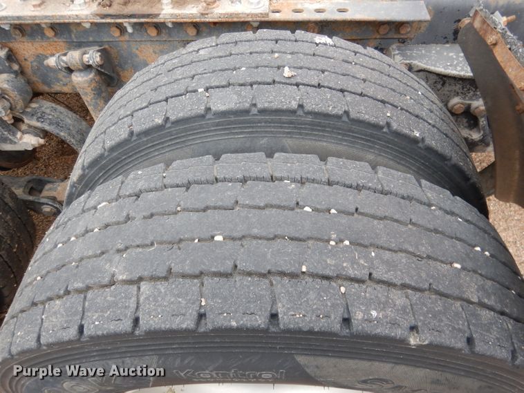 image for item DG5943 2006 Peterbilt 378 semi truck