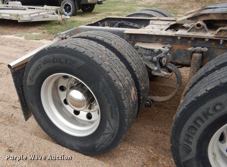 image for item DG5943 2006 Peterbilt 378 semi truck