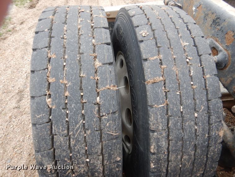 image for item DG5943 2006 Peterbilt 378 semi truck