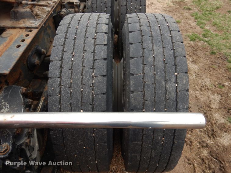 image for item DG5943 2006 Peterbilt 378 semi truck