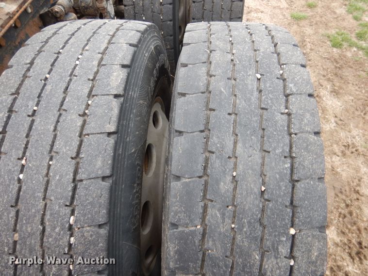 image for item DG5943 2006 Peterbilt 378 semi truck