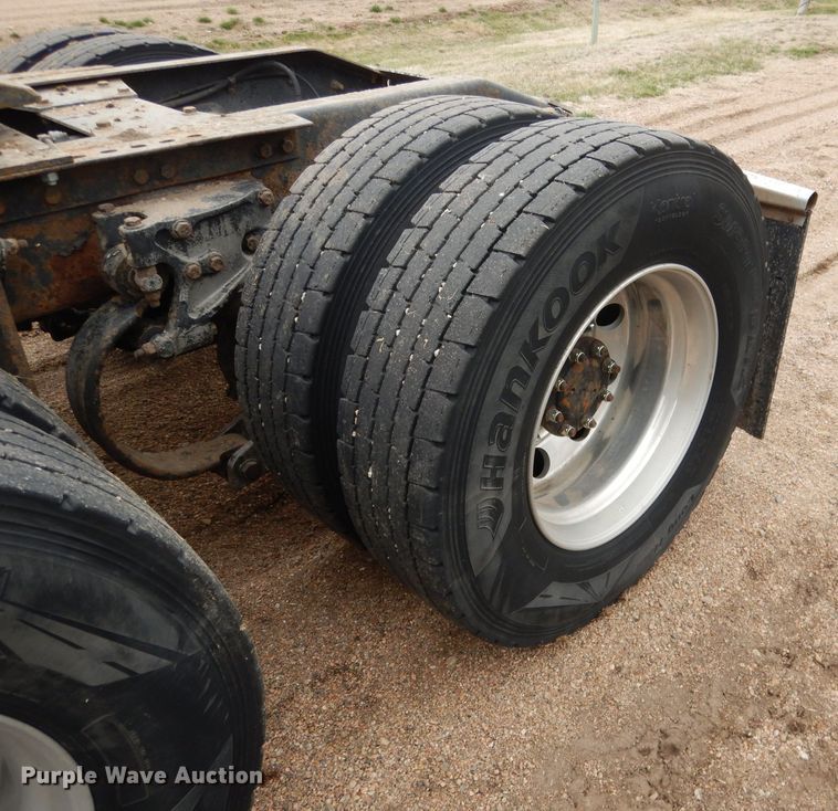 image for item DG5943 2006 Peterbilt 378 semi truck