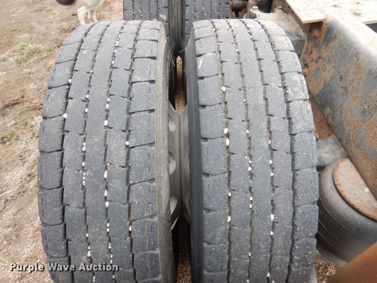 image for item DG5943 2006 Peterbilt 378 semi truck