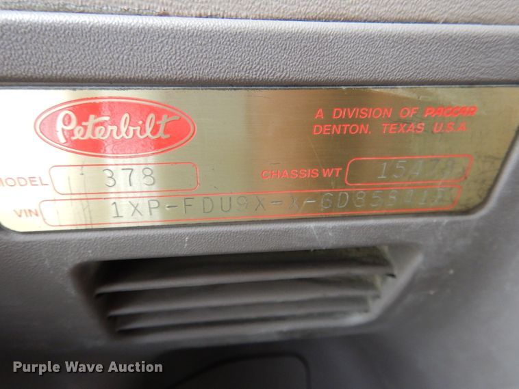 image for item DG5943 2006 Peterbilt 378 semi truck