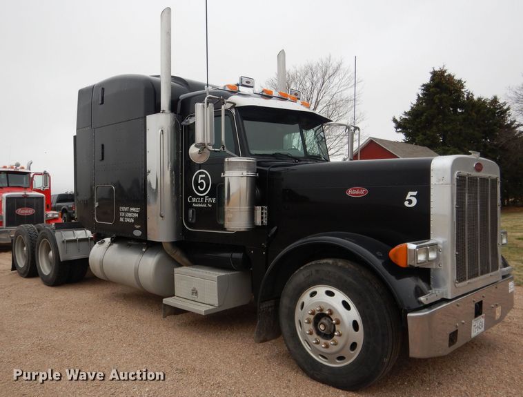 image for item DG5944 2005 Peterbilt 379 semi truck