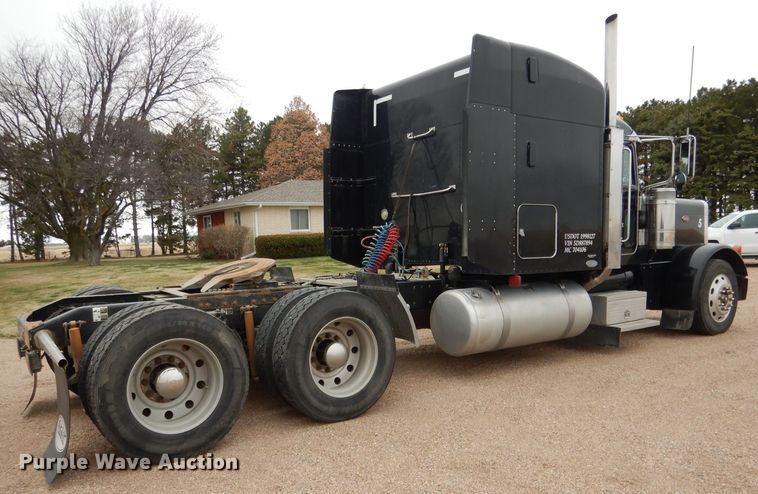 image for item DG5944 2005 Peterbilt 379 semi truck