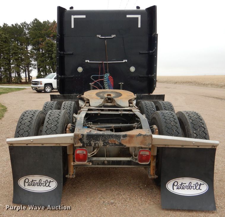 image for item DG5944 2005 Peterbilt 379 semi truck