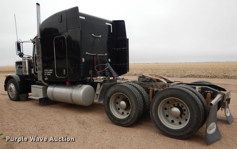 image for item DG5944 2005 Peterbilt 379 semi truck