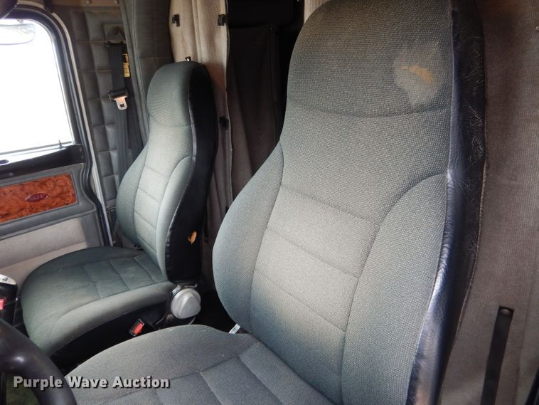 image for item DG5944 2005 Peterbilt 379 semi truck