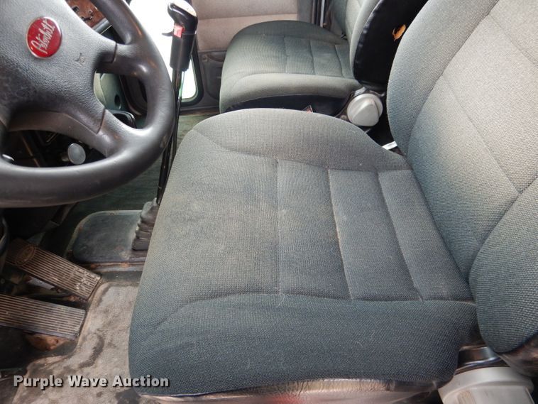 image for item DG5944 2005 Peterbilt 379 semi truck