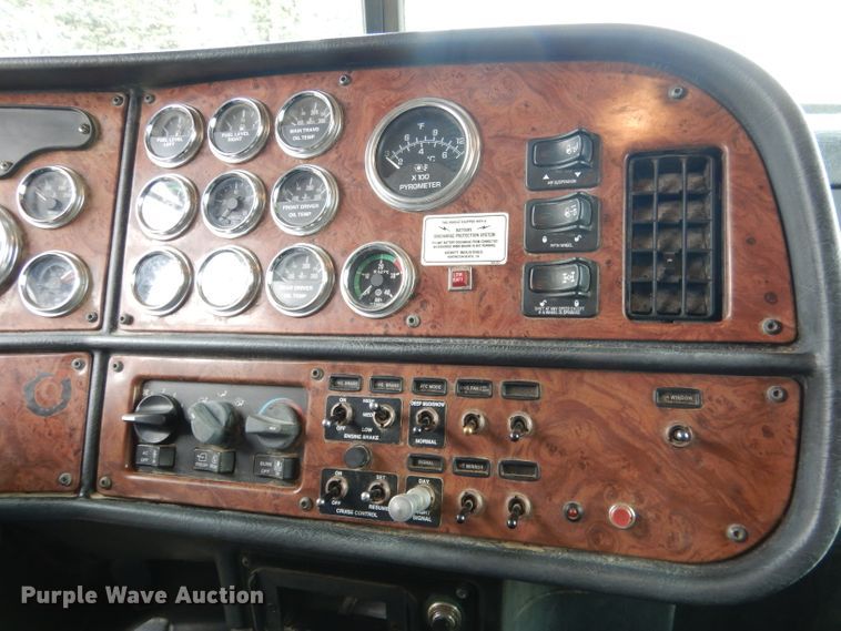 image for item DG5944 2005 Peterbilt 379 semi truck