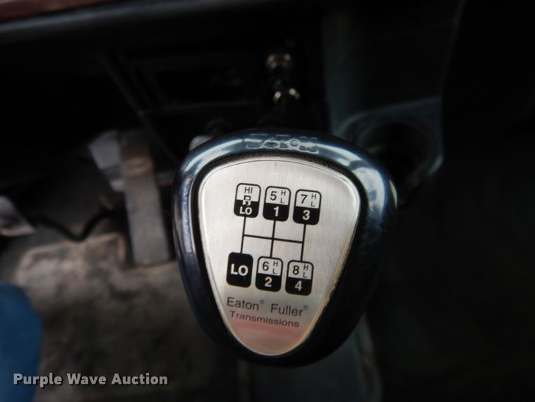 image for item DG5944 2005 Peterbilt 379 semi truck