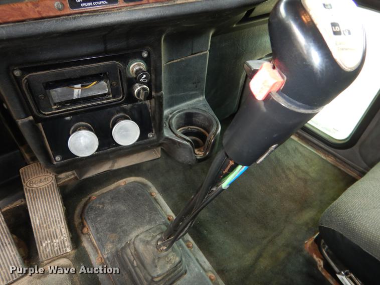 image for item DG5944 2005 Peterbilt 379 semi truck