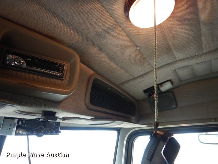 image for item DG5944 2005 Peterbilt 379 semi truck