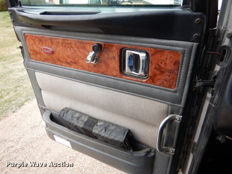 image for item DG5944 2005 Peterbilt 379 semi truck