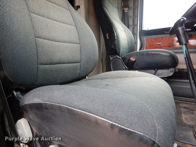 image for item DG5944 2005 Peterbilt 379 semi truck