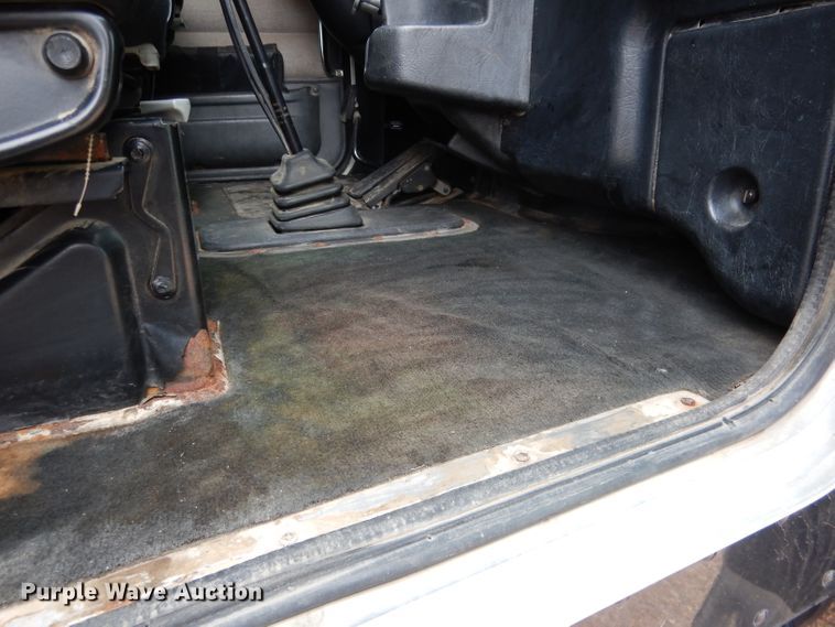 image for item DG5944 2005 Peterbilt 379 semi truck