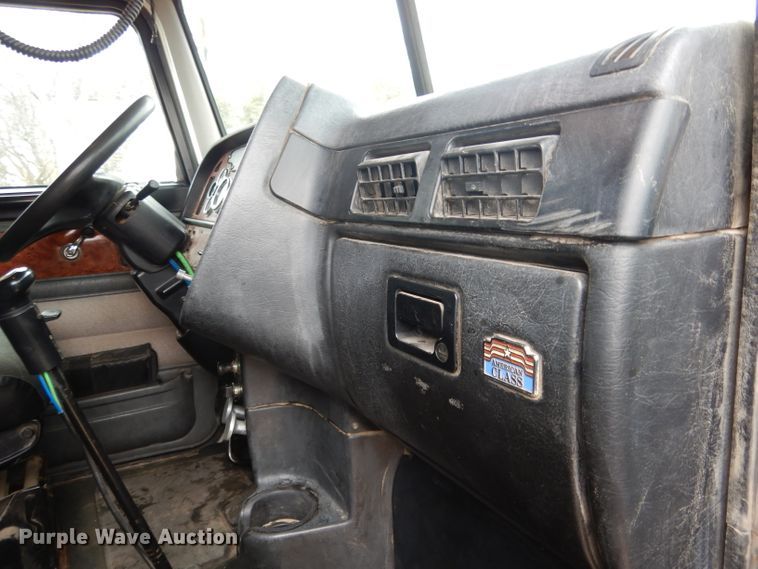 image for item DG5944 2005 Peterbilt 379 semi truck