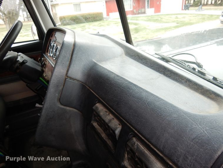 image for item DG5944 2005 Peterbilt 379 semi truck